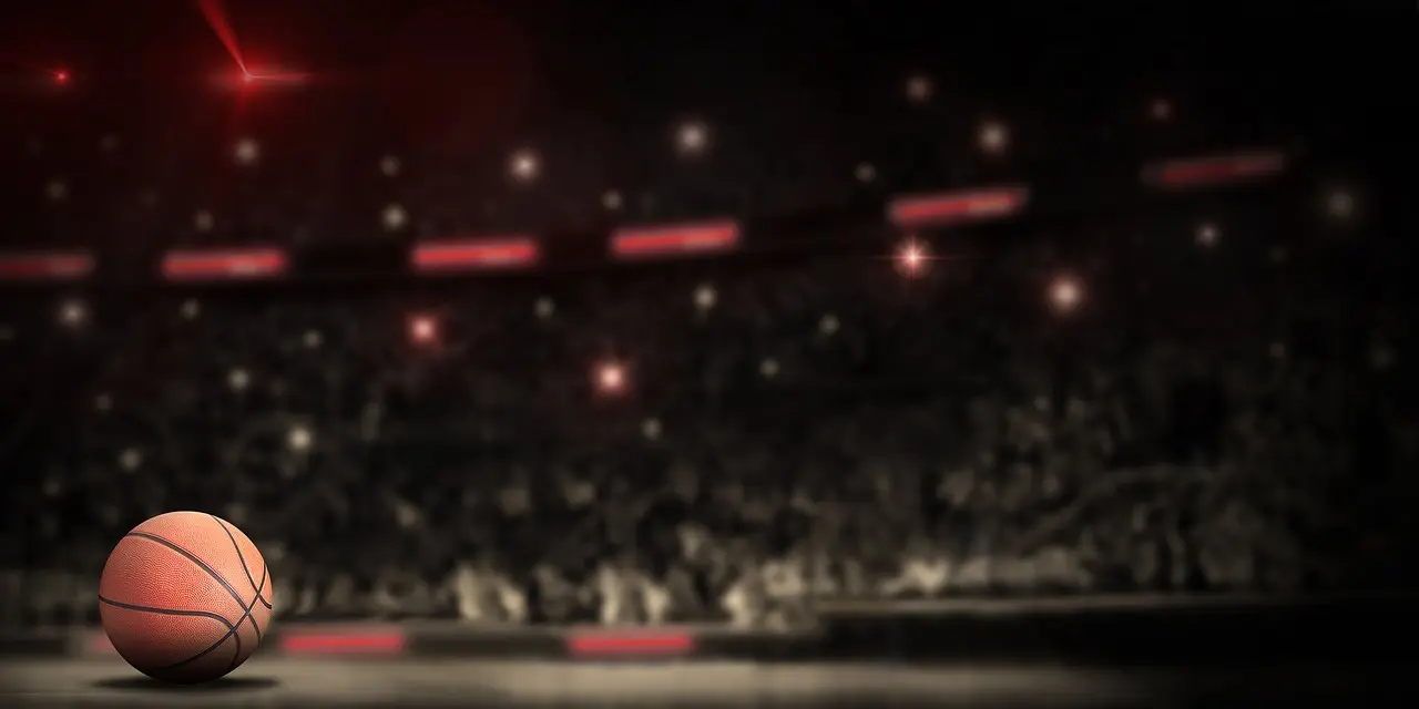 Basketball i arena med lys og tilskuere